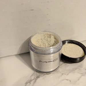 Mac Pigment in Frozen White